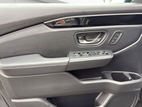 Used 2025 Honda Pilot EX-L image 30