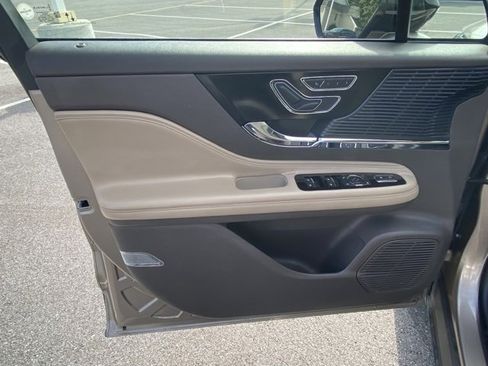 Used 2020 Lincoln Corsair AWD w/ Equipment Group 101A image 11