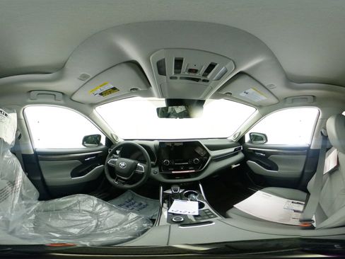 New 2026 Toyota Highlander Platinum image 66