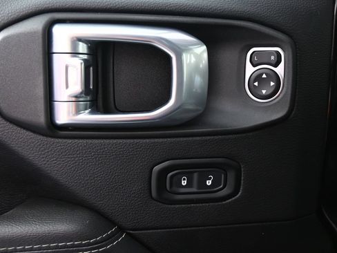 Used 2022 Jeep Wrangler Unlimited Sahara w/ Cold Weather Group AWD/4WD image 19