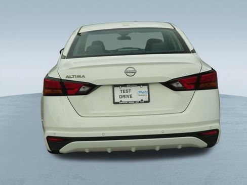 Used 2025 Nissan Altima 2.5 SV FWD image 7