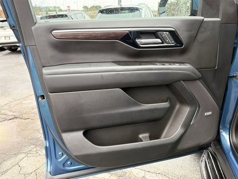 Used 2025 Chevrolet Suburban LT w/ Comfort Package image 10