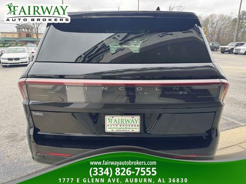 Used 2025 Lincoln Navigator Reserve AWD/4WD image 7