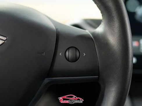 Used 2020 Tesla Model Y Long Range image 25