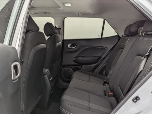 Used 2024 Hyundai Venue SEL image 17