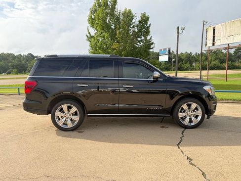 Used 2024 Ford Expedition Platinum RWD image 7