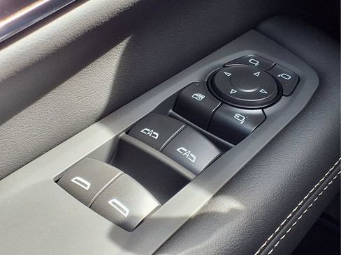 New 2026 GMC Yukon XL Elevation AWD/4WD image 16