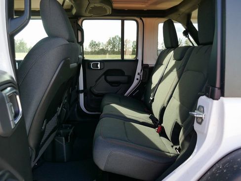 New 2026 Jeep Wrangler Unlimited Rubicon AWD/4WD image 15