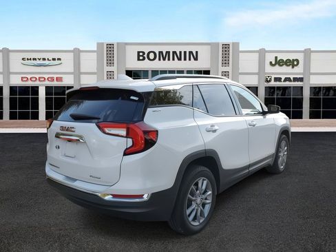 Used 2022 GMC Terrain SLT image 3