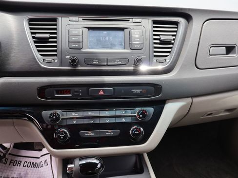 Used 2016 Kia Sedona L FWD image 33