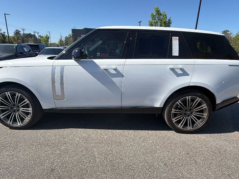 Used 2025 Land Rover Range Rover Autobiography AWD/4WD image 11