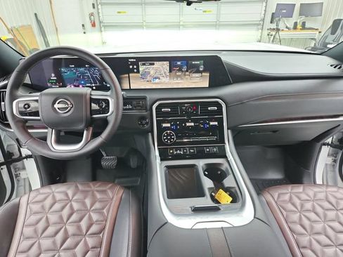 Used 2025 Nissan Armada Platinum Reserve AWD/4WD image 26