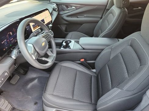 Used 2025 Chevrolet Blazer EV LT FWD image 11