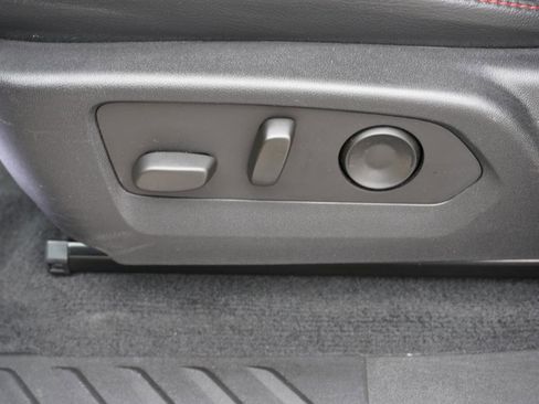 Used 2023 Chevrolet Colorado Z71 w/ Z71 Convenience Package 2 AWD/4WD image 17