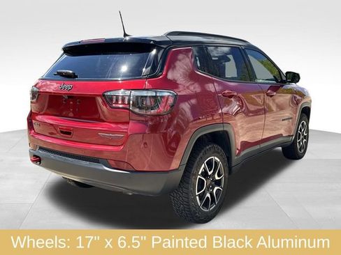 Used 2025 Jeep Compass Trailhawk AWD/4WD image 9