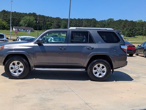 Used 2016 Toyota 4Runner SR5 RWD image 5