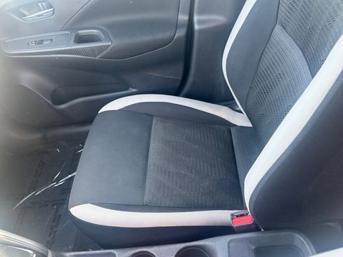 Used 2021 Nissan Versa SV image 8