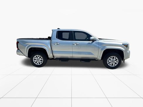 Used 2024 Toyota Tacoma SR5 w/ SR5 Upgrade Package RWD image 9