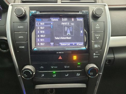 Used 2016 Toyota Camry SE w/ Moonroof Package image 25