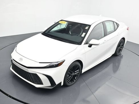Used 2025 Toyota Camry SE w/ Convenience Package FWD image 26