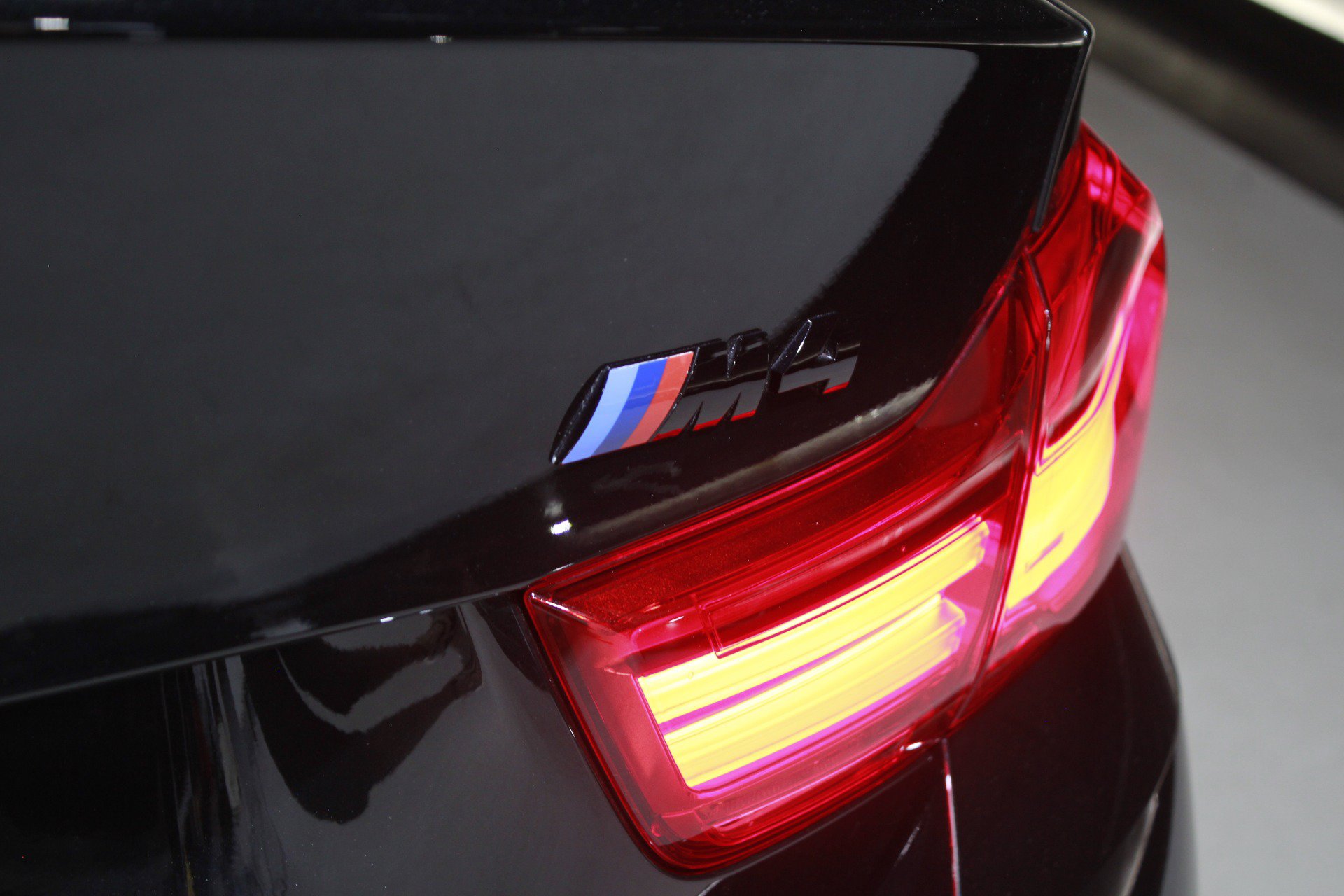 Used 2018 BMW M4 Coupe w/ Competition Package RWD image 16