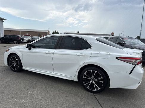 Used 2018 Toyota Camry SE FWD image 4