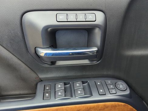 Used 2018 Chevrolet Silverado 2500 High Country w/ Duramax Plus Package image 11