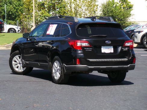 Used 2017 Subaru Outback 2.5i Premium AWD/4WD image 3