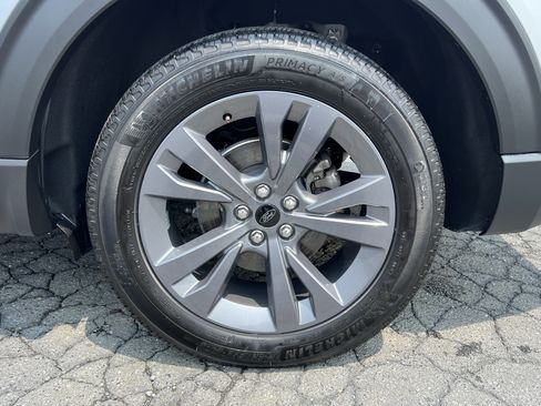 Used 2023 Ford Explorer XLT w/ Equipment Group 202A AWD/4WD image 12