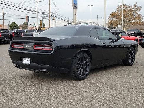 Used 2019 Dodge Challenger SXT w/ Blacktop Package image 11