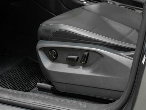 Used 2020 Volkswagen Tiguan SEL image 38