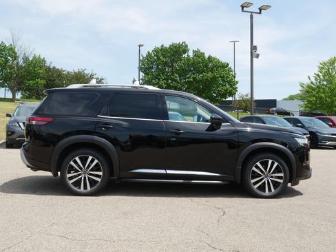 Used 2023 Nissan Pathfinder Platinum w/ Lighting Package (N93) AWD/4WD image 5