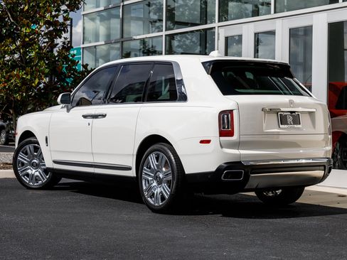 Certified 2023 Rolls-Royce Cullinan AWD/4WD image 12