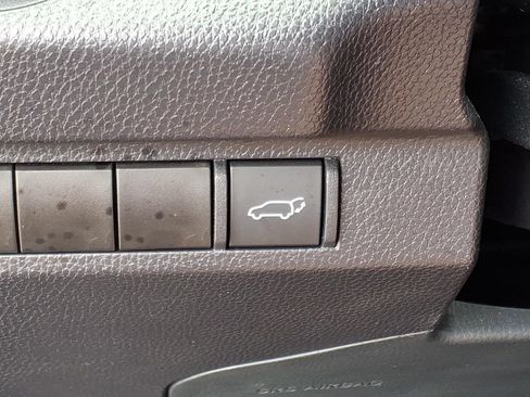 Used 2025 Toyota RAV4 XSE AWD/4WD image 17