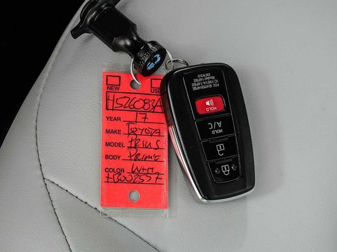 Used 2017 Toyota Prius Prime Advanced FWD image 34