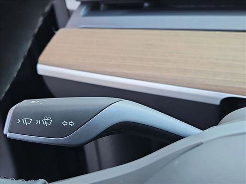 Used 2025 Tesla Model Y Long Range AWD/4WD image 14