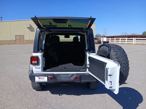 Used 2025 Jeep Wrangler Willys image 6