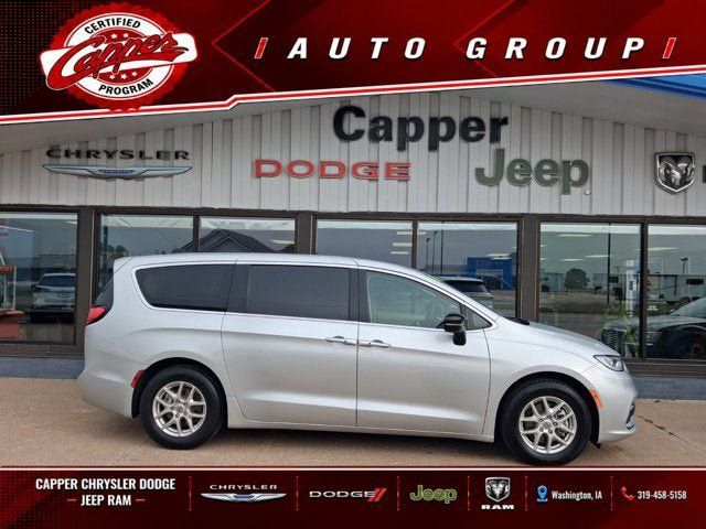 Used 2024 Chrysler Pacifica Touring-L FWD image 1
