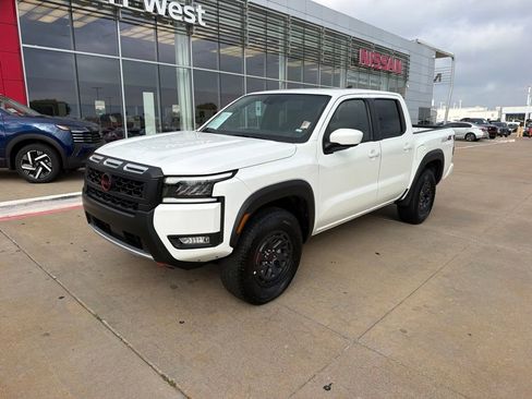 Used 2026 Nissan Frontier PRO-4X AWD/4WD image 1