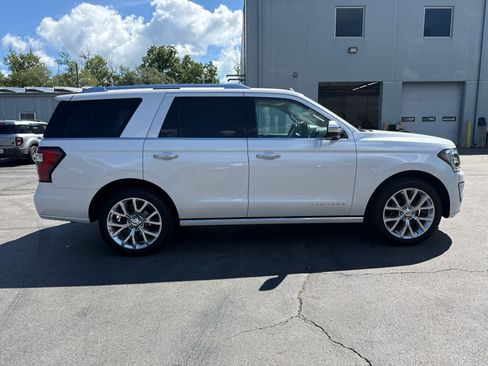 Used 2018 Ford Expedition Platinum AWD/4WD image 2