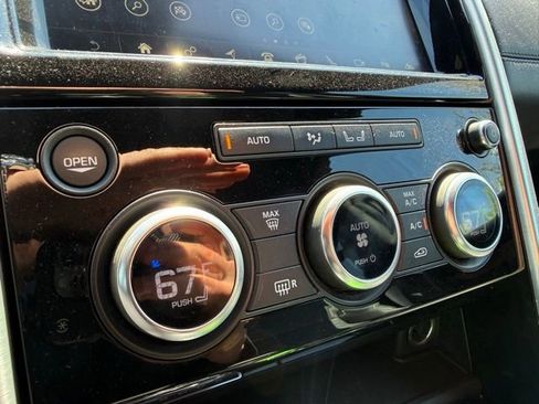 Used 2018 Land Rover Discovery HSE Luxury image 29