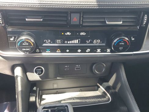 Used 2021 Nissan Rogue Platinum image 27