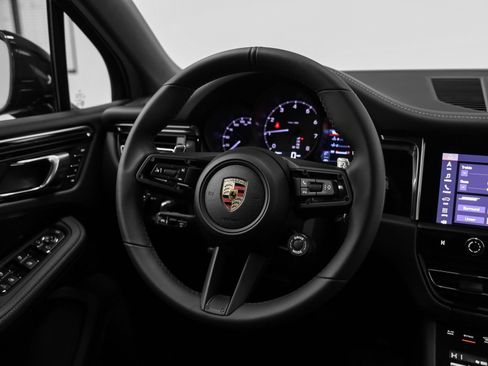 Certified 2026 Porsche Macan AWD/4WD image 36