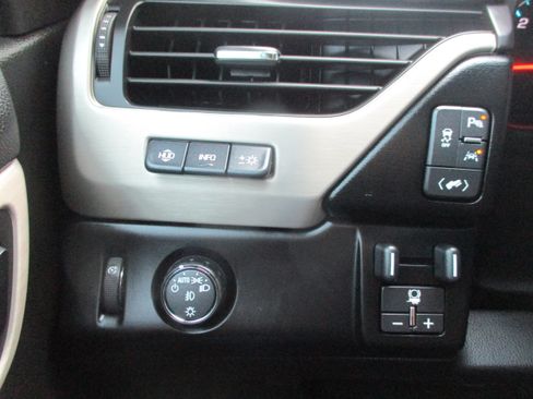 Used 2018 GMC Yukon Denali RWD image 19