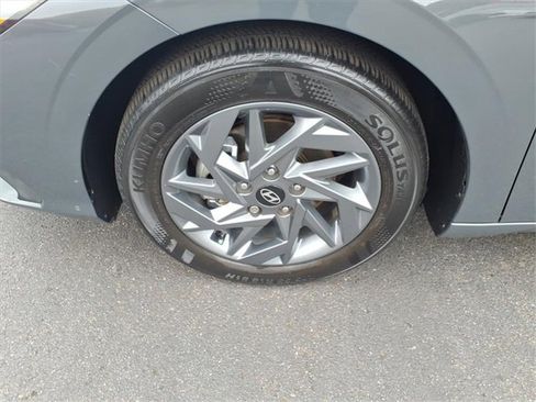 Used 2024 Hyundai Elantra SEL image 4