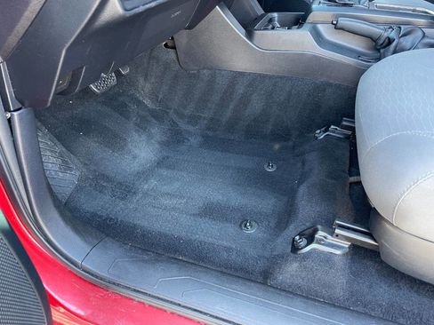 Used 2017 Toyota Tacoma SR image 30