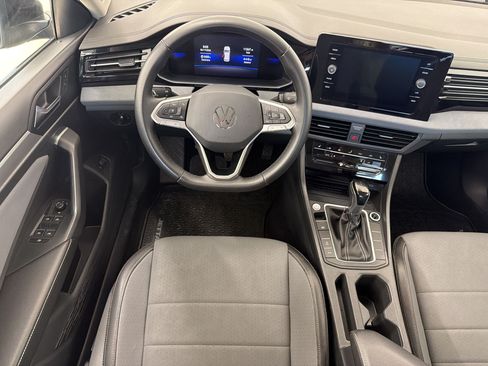 Used 2025 Volkswagen Jetta SE FWD image 26