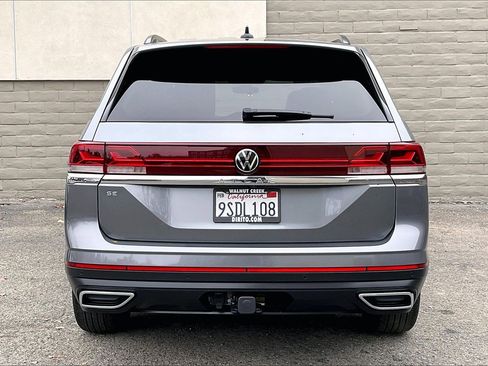 Certified 2024 Volkswagen Atlas SE w/ Panoramic Sunroof Package image 3