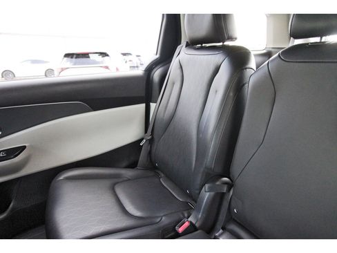 Certified 2024 Kia Carnival LX image 14