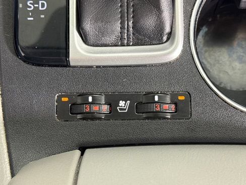 Used 2017 Toyota Highlander Limited AWD/4WD image 33